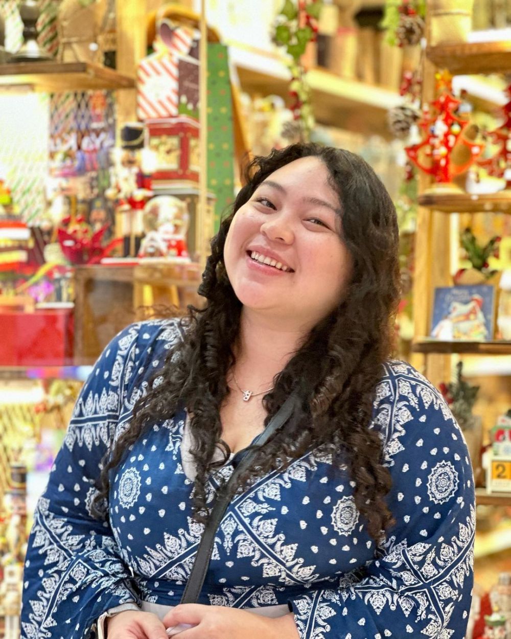 Bunga anak bos cucian motor © berbagai sumber