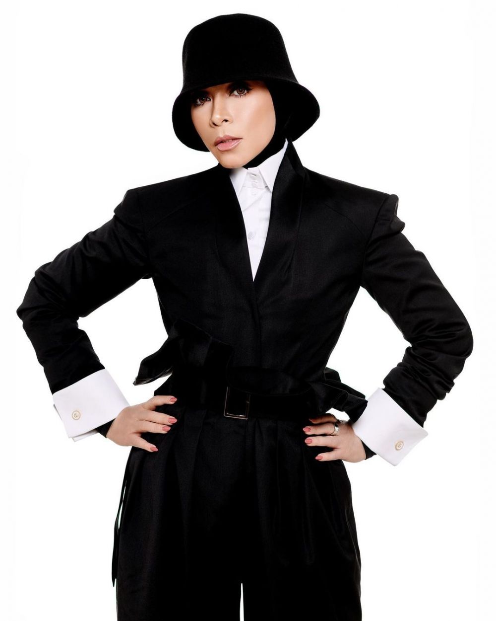 gaya pemotretan melly goeslaw dan suami © instagram