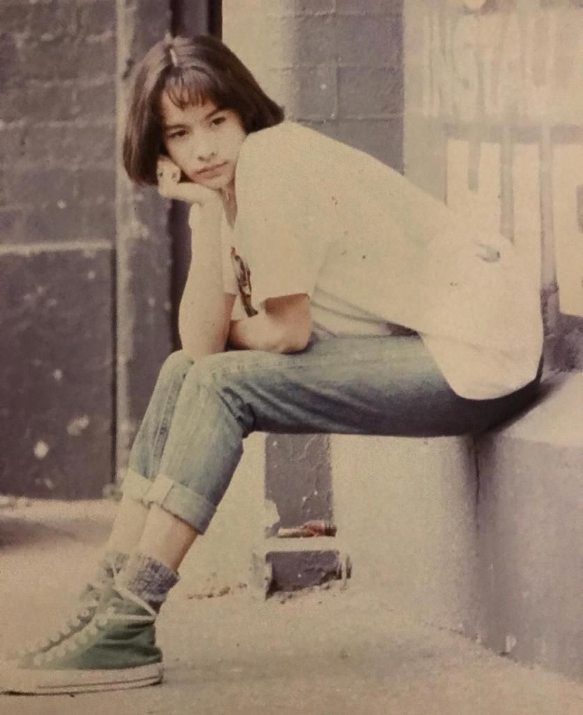 Wanita botak berkulit emas di iklan perhiasan era 90-an ini presenter top Asia, ini 11 transformasinya