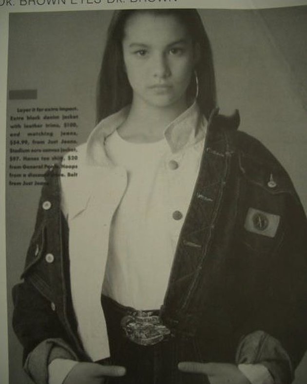 Wanita botak berkulit emas  © 2023 brilio.net