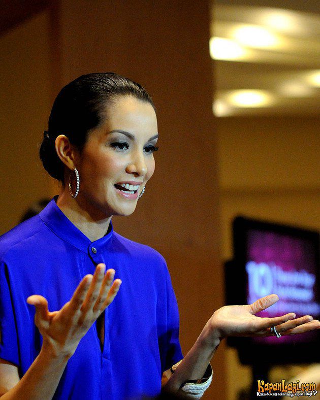 Wanita botak berkulit emas  © 2023 brilio.net