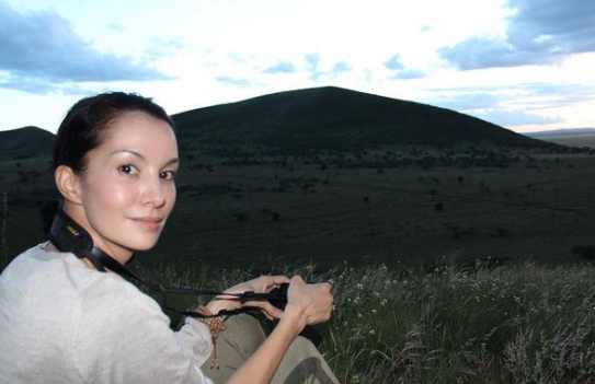 Wanita botak berkulit emas  © 2023 brilio.net