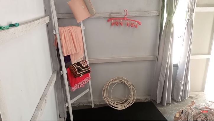 rumah kayu sederhana dapur minimalis © YouTube