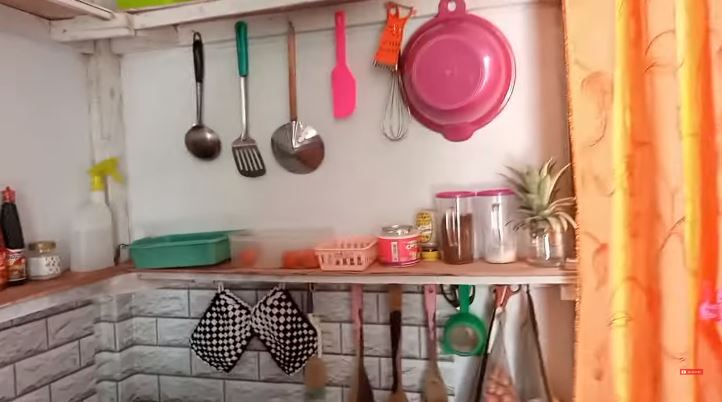 rumah kayu sederhana dapur minimalis © YouTube