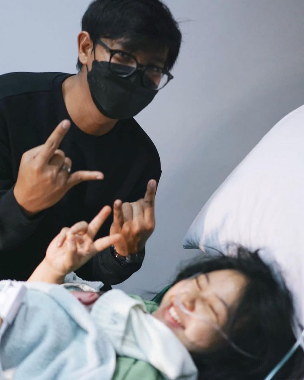 momen dinda azani melahirkan anak pertama © berbagai sumber