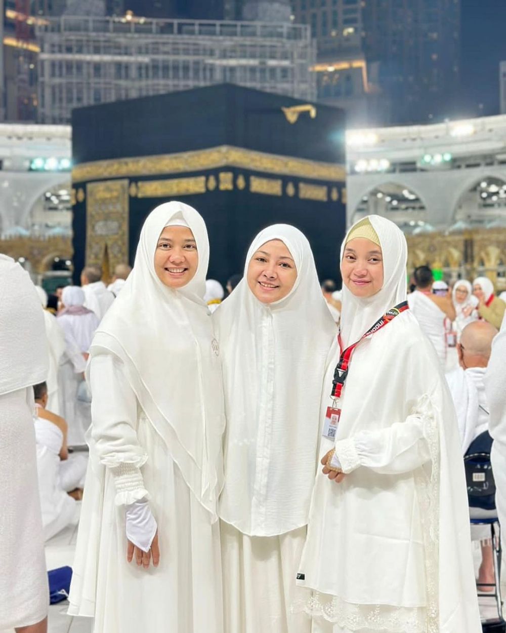 windy di tukang ojek pengkolan tampil beda pakai hijab © berbagai sumber