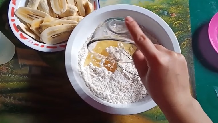 Tanpa tepung beras, ini cara bikin adonan pisang goreng renyah dan tak lengket saat digoreng