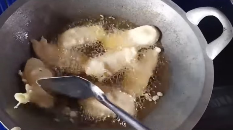 Tanpa tepung beras, ini cara bikin adonan pisang goreng renyah dan tak lengket saat digoreng