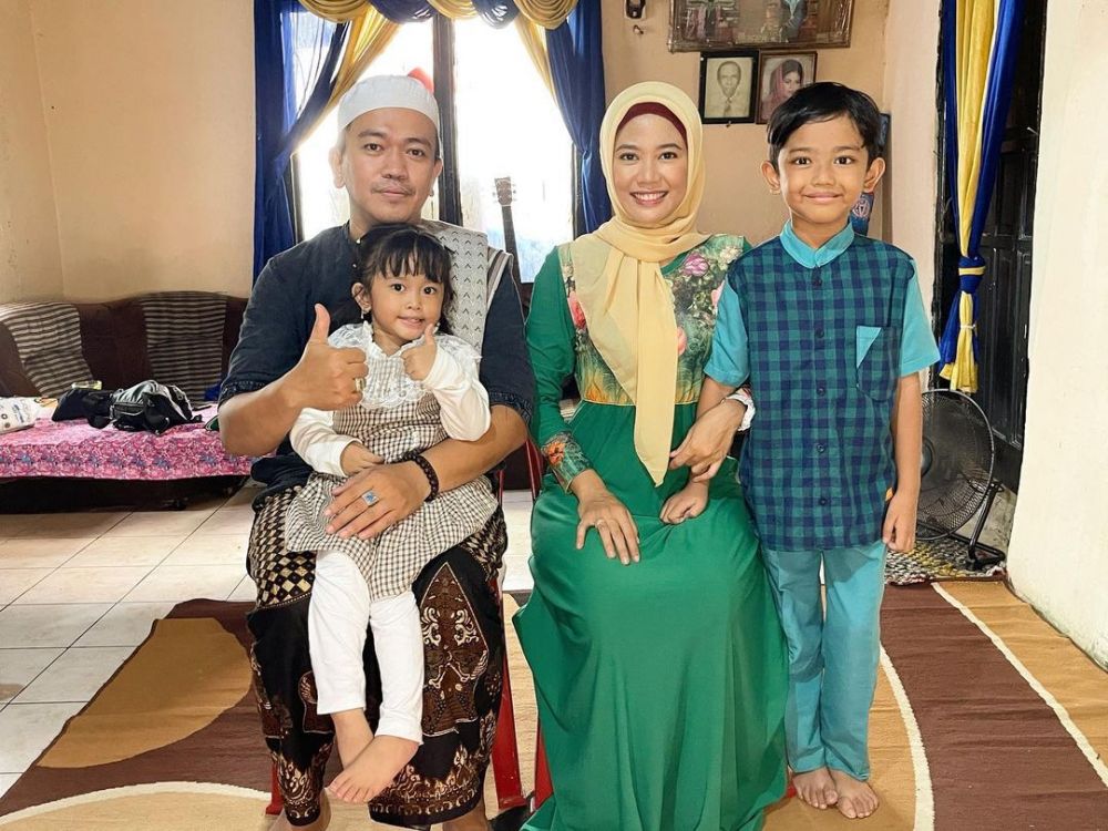 potret kompak mpok edah bareng keluarga © berbagai sumber potret kompak mpok edah bareng keluarga © berbagai sumber