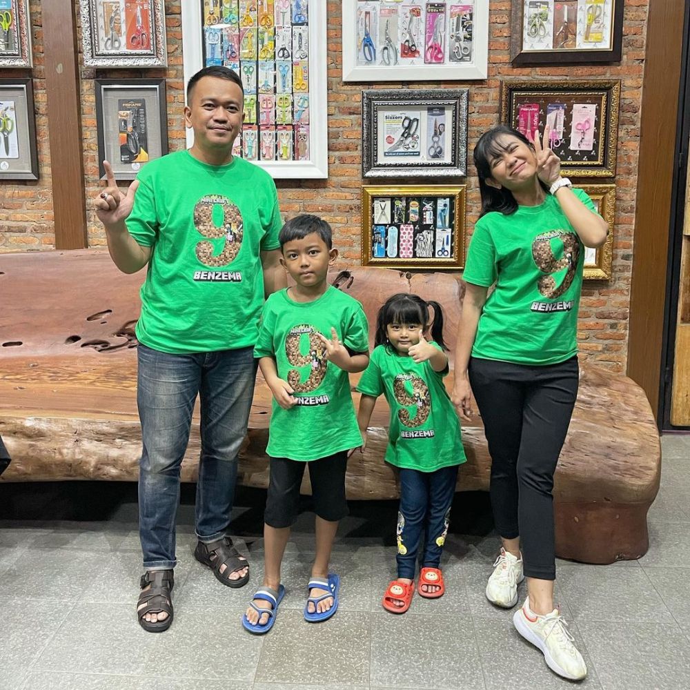 potret kompak mpok edah bareng keluarga © berbagai sumber potret kompak mpok edah bareng keluarga © berbagai sumber