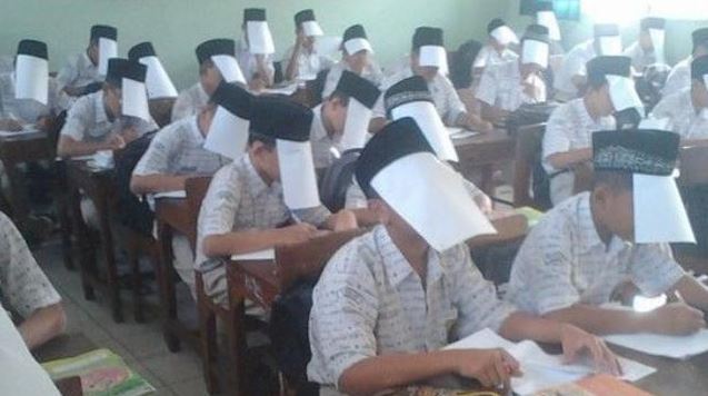Kelakuan siswa saat ujian Berbagai sumber
