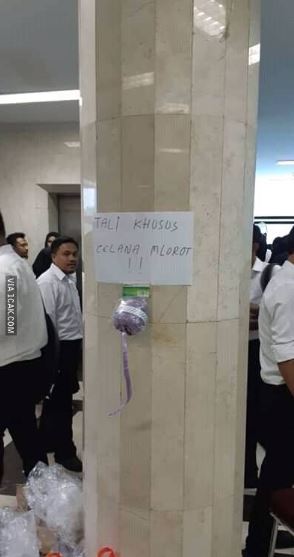 Kelakuan siswa saat ujian Berbagai sumber