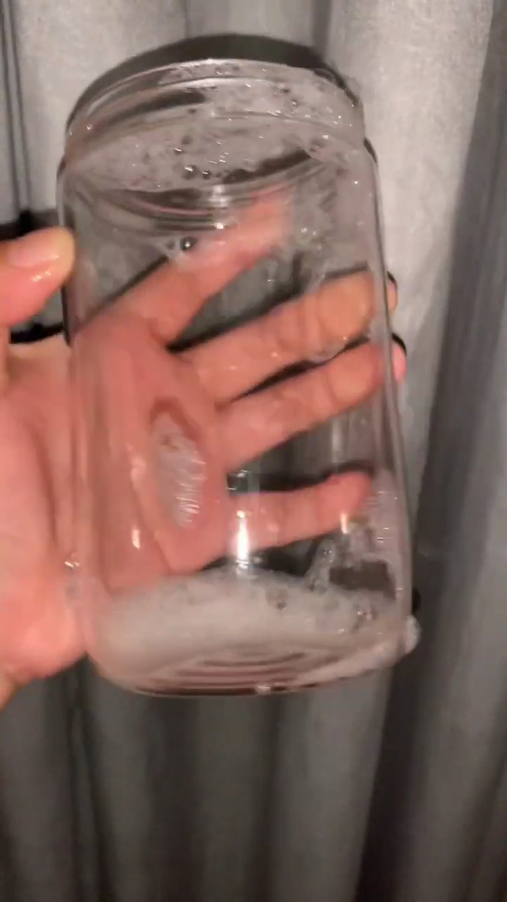 Pakai satu bahan dapur, ini trik praktis mencuci blender portabel yang penuh noda membandel