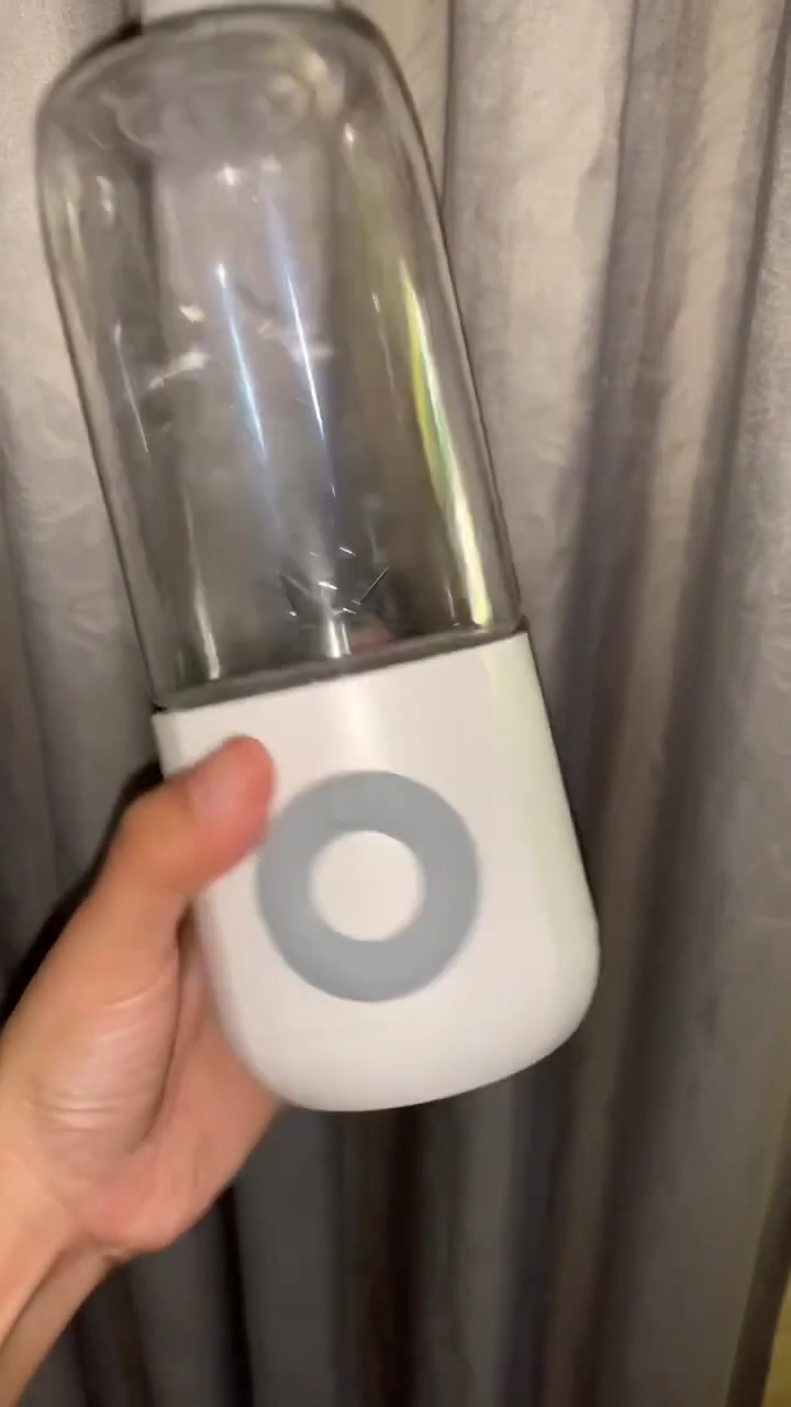 Pakai satu bahan dapur, ini trik praktis mencuci blender portabel yang penuh noda membandel