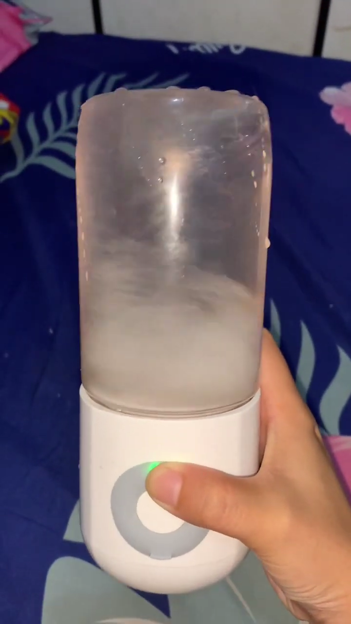 Pakai satu bahan dapur, ini trik praktis mencuci blender portabel yang penuh noda membandel