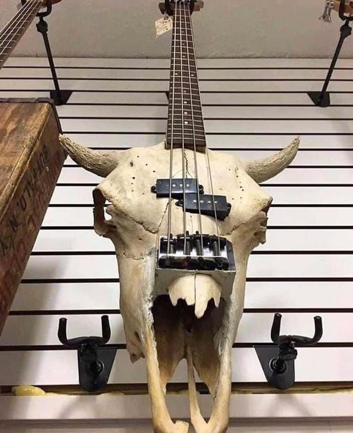 gitar nyeleneh © berbagai sumber gitar nyeleneh © berbagai sumber