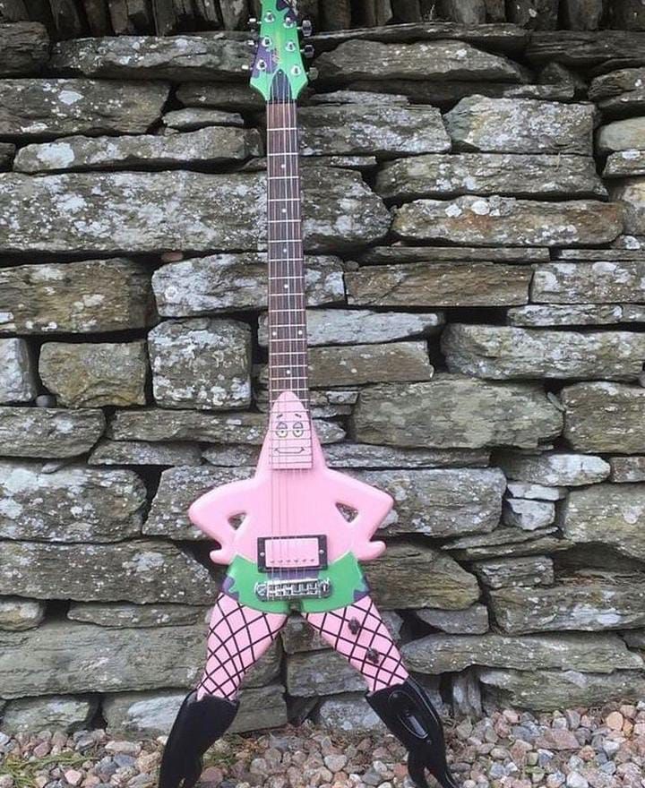 gitar nyeleneh © berbagai sumber