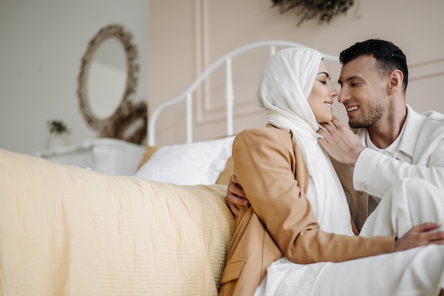 50 Kata-kata cinta untuk suami-istri saat melaksanakan ibadah puasa Ramadhan, klasik tapi romantis