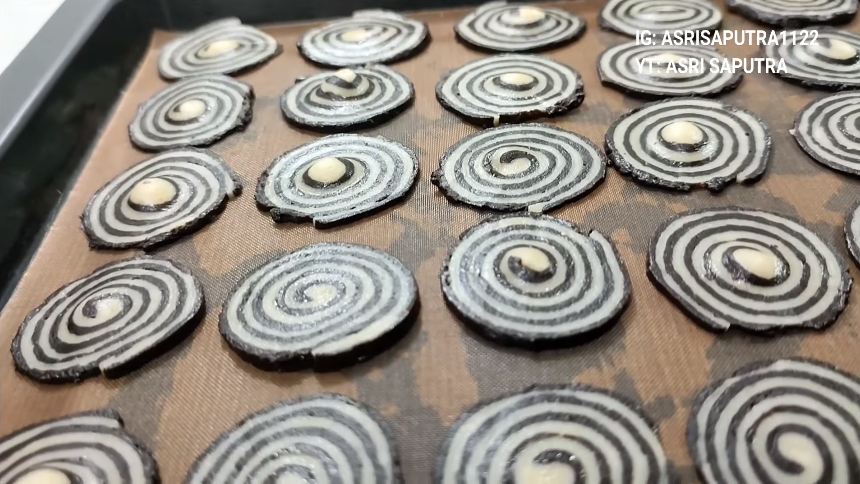 Nggak perlu digoreng, ini cara mudah bikin kuping gajah yang manis dan renyah tahan lama