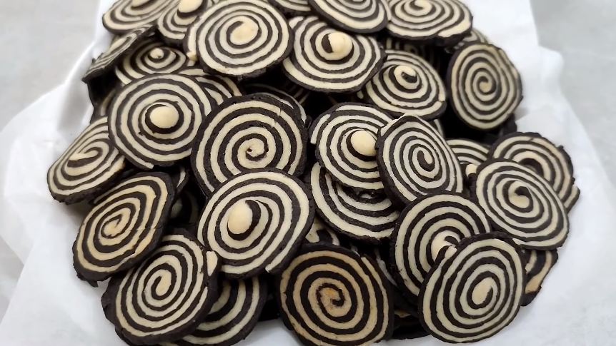 Nggak perlu digoreng, ini cara mudah bikin kuping gajah yang manis dan renyah tahan lama