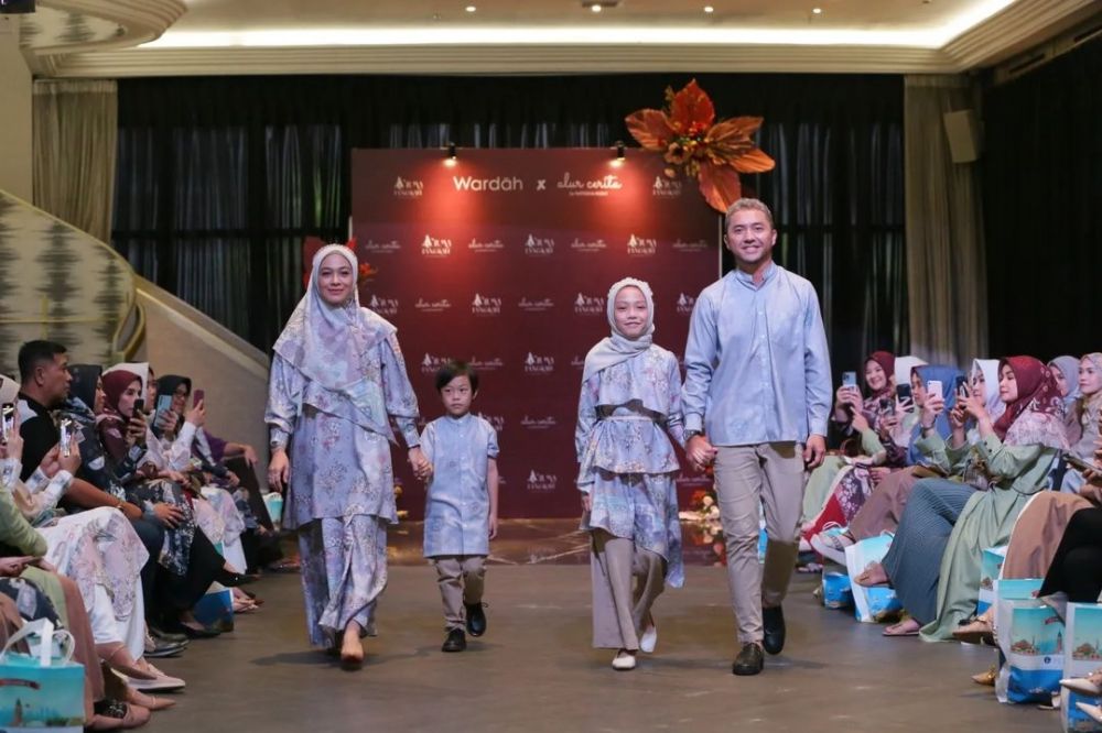 seleb catwalk bareng anak © berbagai sumber seleb catwalk bareng anak © berbagai sumber