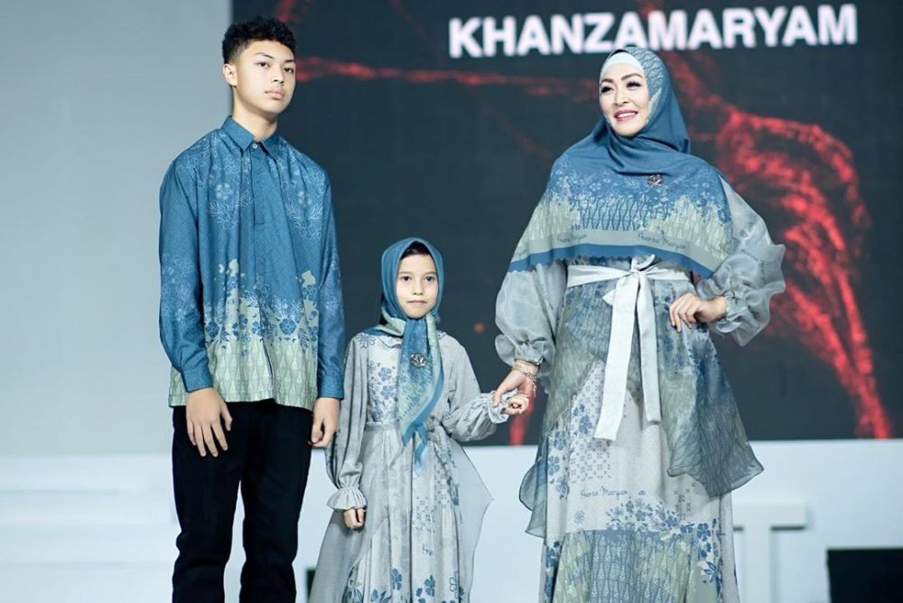 seleb catwalk bareng anak © berbagai sumber seleb catwalk bareng anak © berbagai sumber
