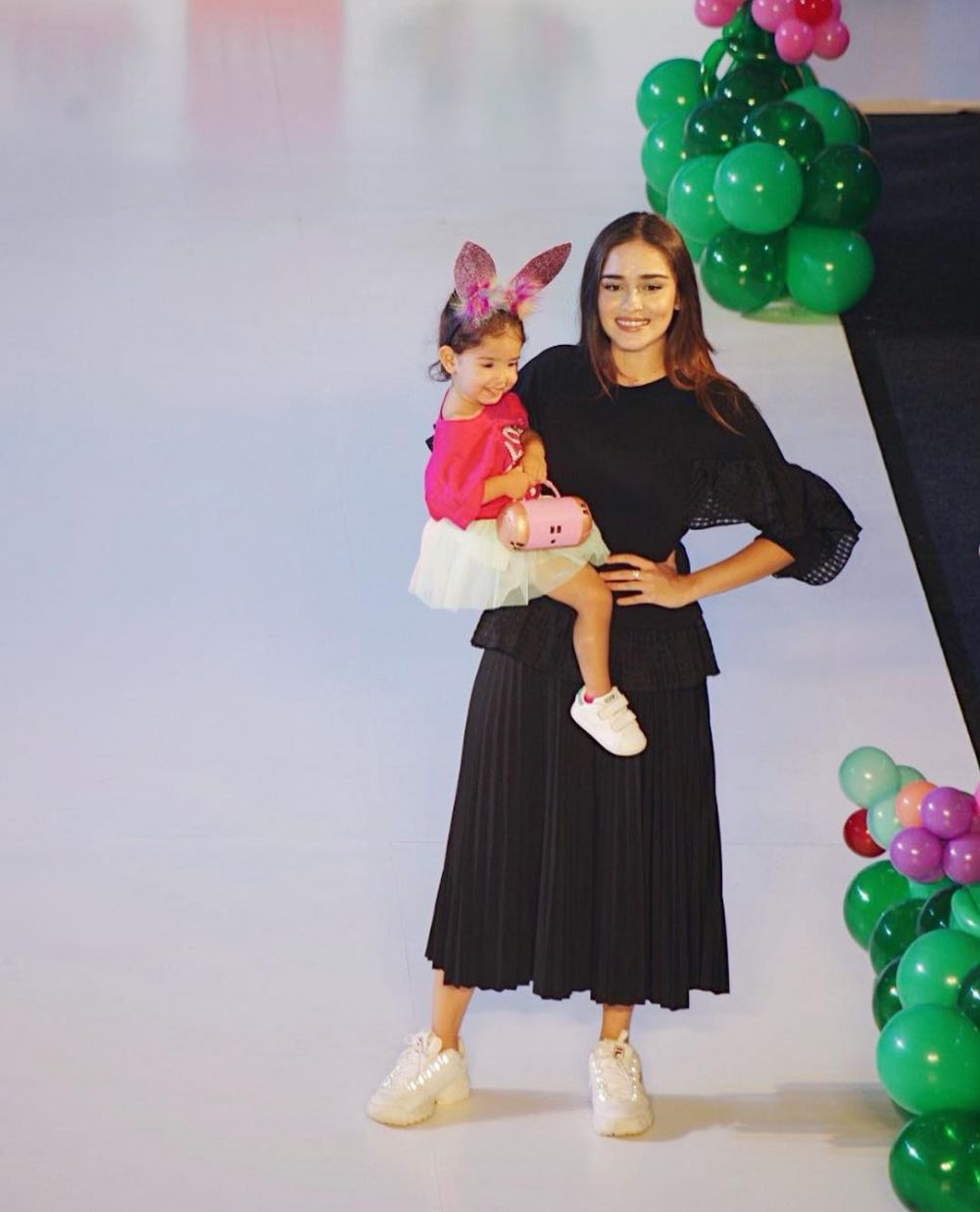 seleb catwalk bareng anak © berbagai sumber seleb catwalk bareng anak © berbagai sumber