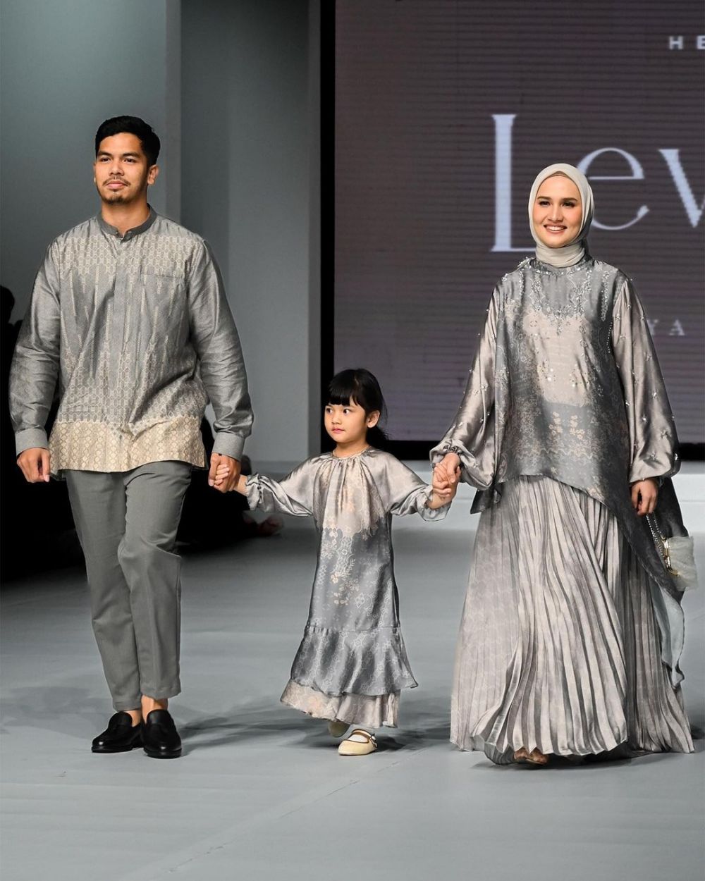seleb catwalk bareng anak © berbagai sumber seleb catwalk bareng anak © berbagai sumber