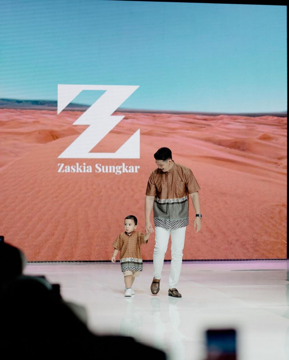 seleb catwalk bareng anak © berbagai sumber seleb catwalk bareng anak © berbagai sumber