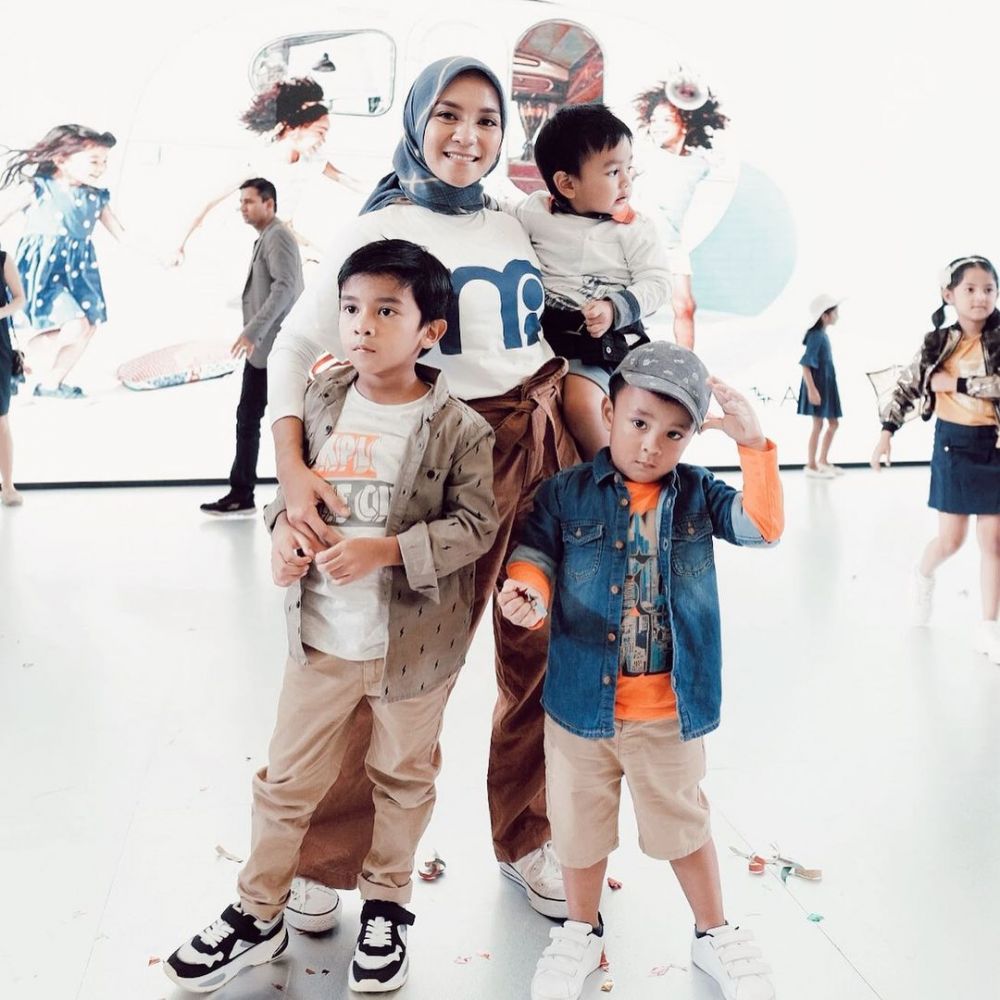 seleb catwalk bareng anak © berbagai sumber seleb catwalk bareng anak © berbagai sumber