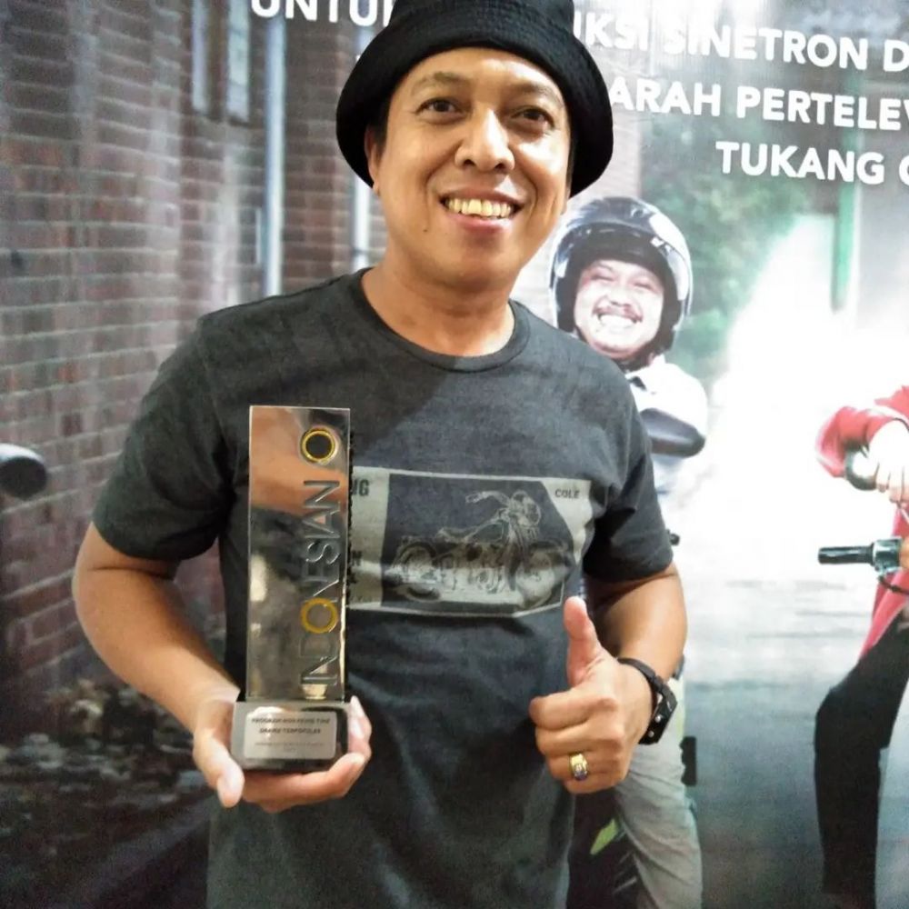 kasman penjual cendol di tukang ojek pengkolan ternyata keponakan pelawak senior © berbagai sumber