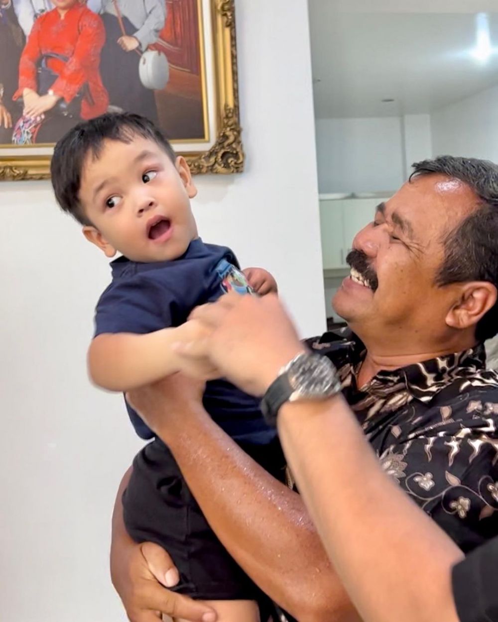 Momen Fuji ketemu Pak Anshori © Instagram