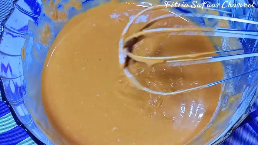 Cara mengolah adonan kue cucur, hasilnya empuk dan tetap berserat meski tanpa mixer