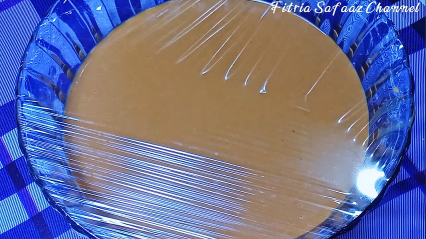 Cara mengolah adonan kue cucur, hasilnya empuk dan tetap berserat meski tanpa mixer