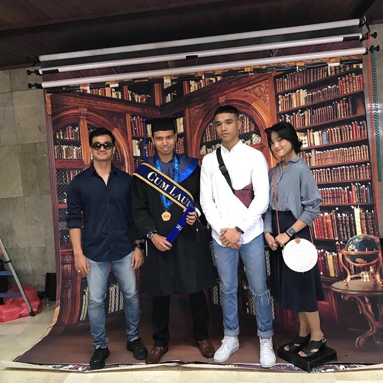 potret lawas fuji bareng kakaknya © instagram potret lawas fuji bareng kakaknya © instagram