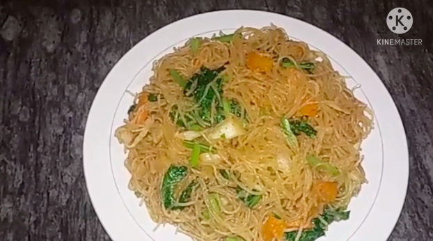 Tanpa perlu direbus atau direndam air panas, ini trik praktis bikin bihun goreng yang enak