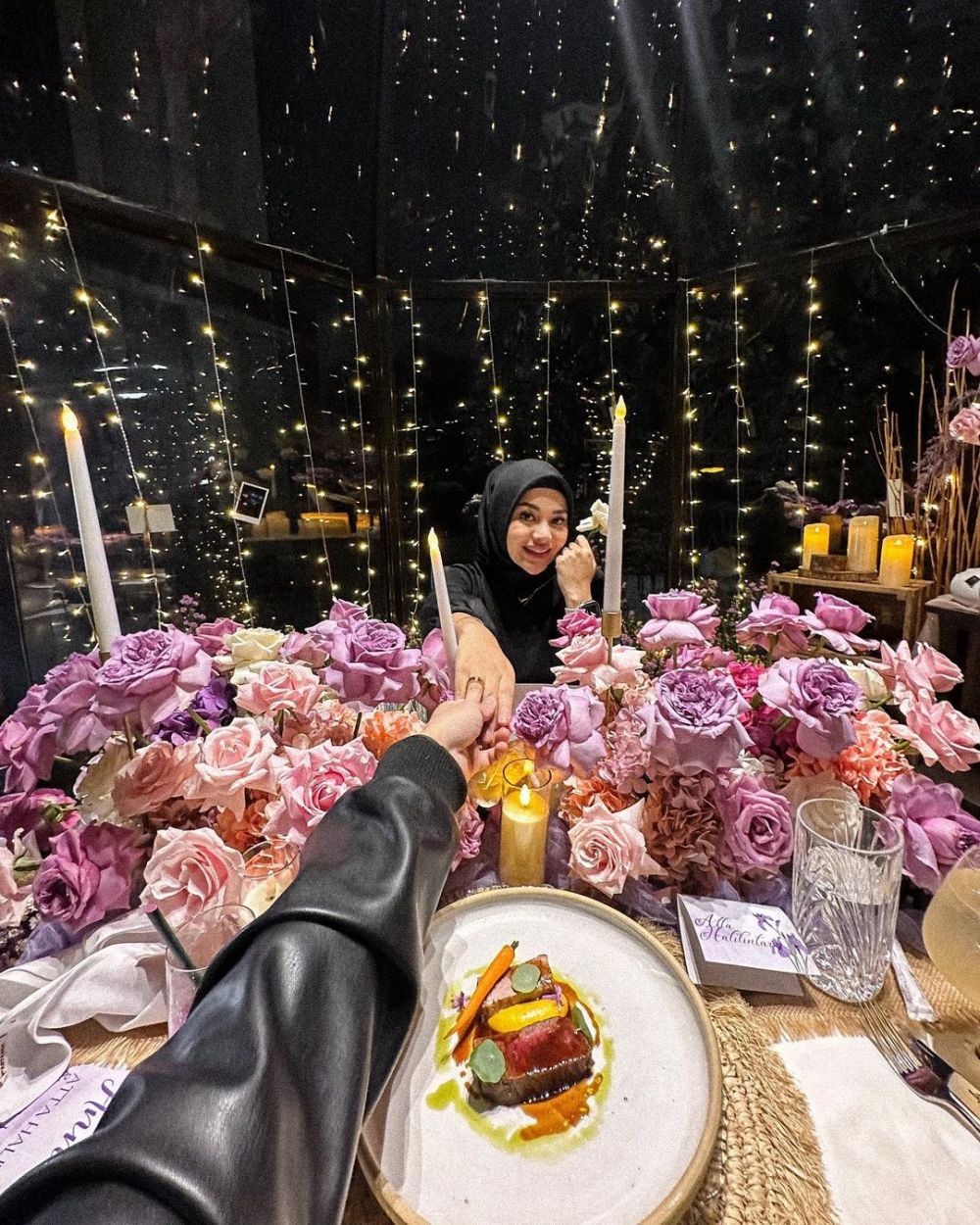 momen anniversary kedua pernikahan atta © instagram