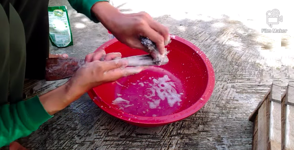 Cara mengubah spatula kayu hitam menjadi bersih seperti baru, cuma pakai tiga bahan dapur