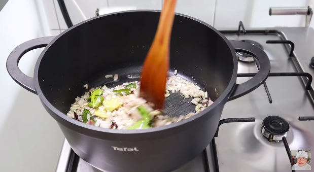 Trik mudah bikin sop kambing agar empuk, nikmat, dan kuahnya tidak prengus