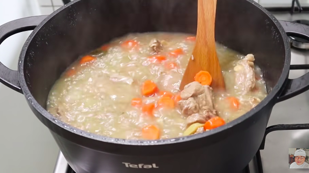 Trik mudah bikin sop kambing agar empuk, nikmat, dan kuahnya tidak prengus