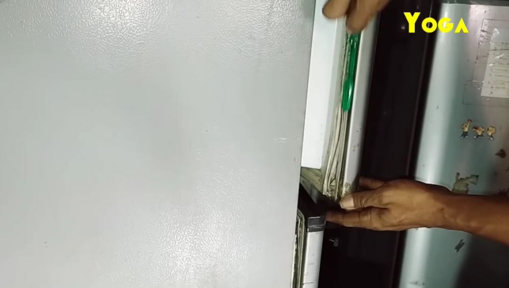Modal Rp4.500, begini cara mengubah karet pintu kulkas dekil dan hitam agar bersih seperti baru