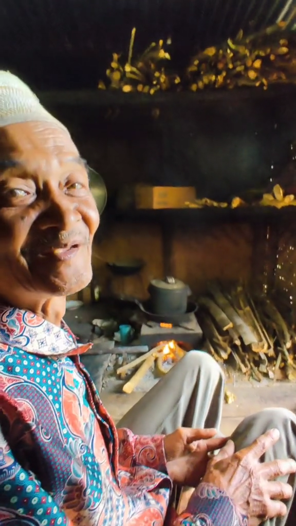 Rumah Abah Jajang yang ditawar Rp 2,5 miliar dapurnya berdinding bambu, intip 9 potretnya