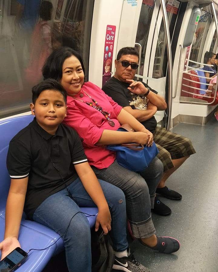 potret kompak pemeran mbak yuni bareng keluarga © berbagai sumber