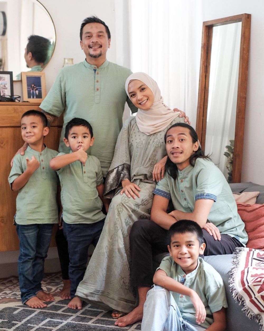 transformasi bocah SMP yang dulunya penyanyi cilik kini jadi istri pengusaha © berbagai sumber transformasi bocah SMP yang dulunya penyanyi cilik kini jadi istri pengusaha © berbagai sumber