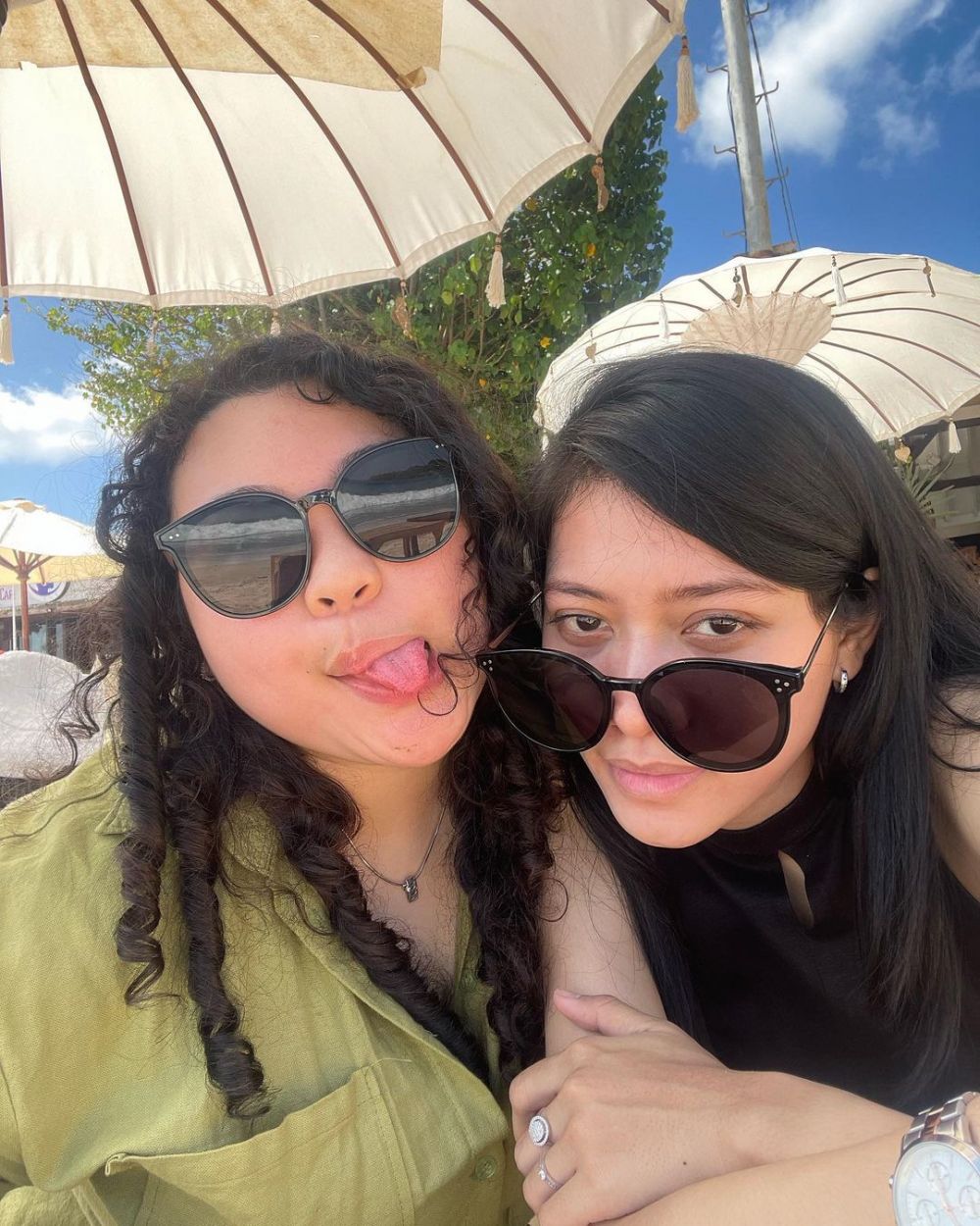 persahabatan Romna dan Bunga TOP di dunia nyata © 2023 brilio.net