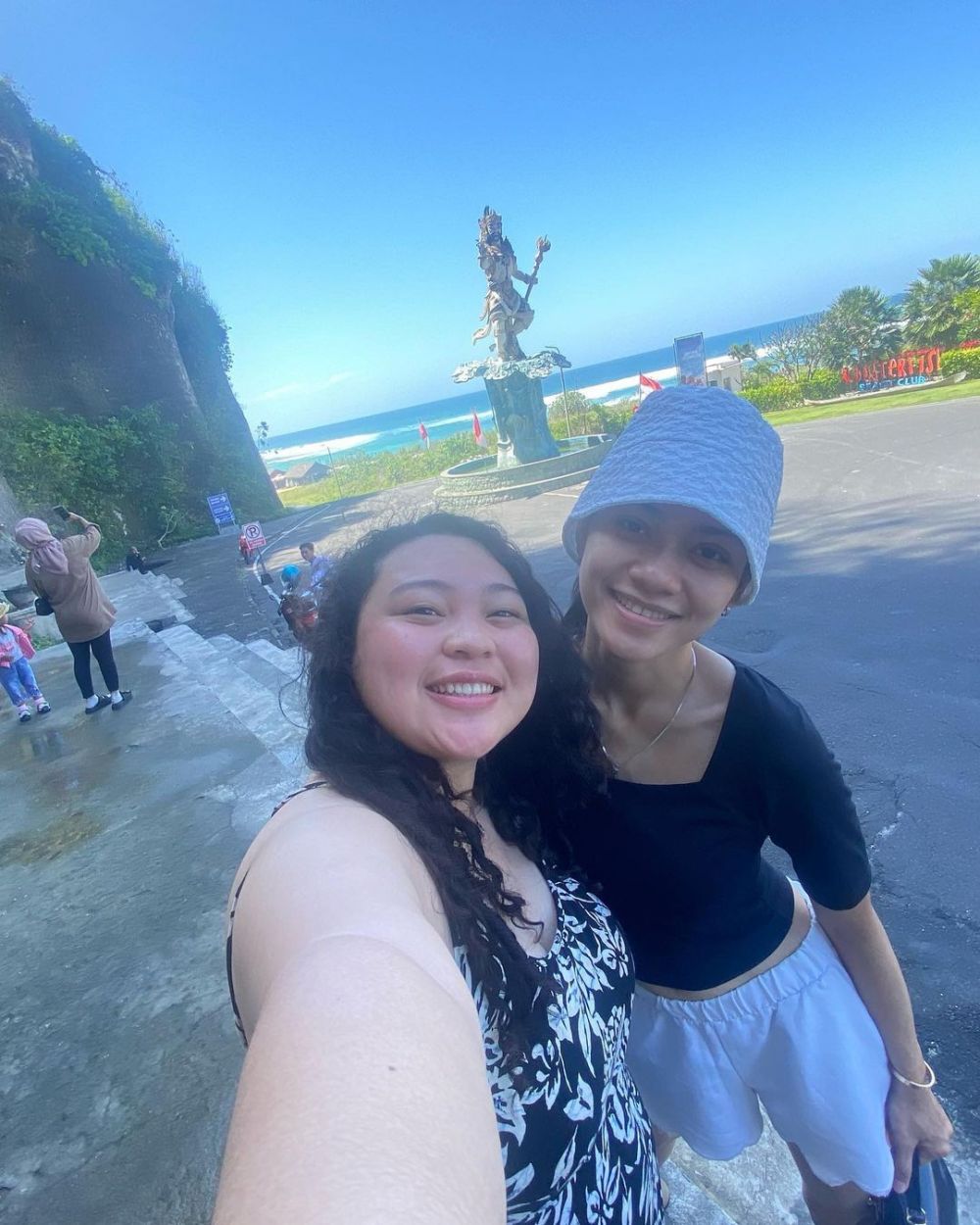 persahabatan Romna dan Bunga TOP di dunia nyata © 2023 brilio.net