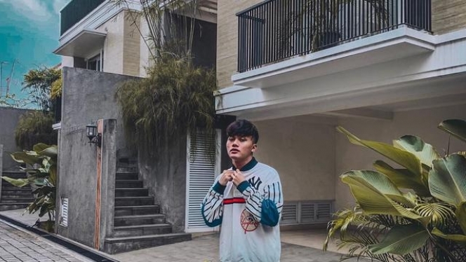 Seleb usia 20-an ini sukses beli rumah mewah © 2023 brilio.net