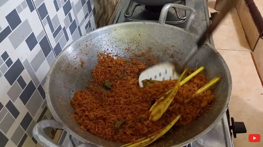 Tanpa perlu digoreng, ini trik bikin abon ayam yang lezat, kering, dan tahan hingga berbulan-bulan