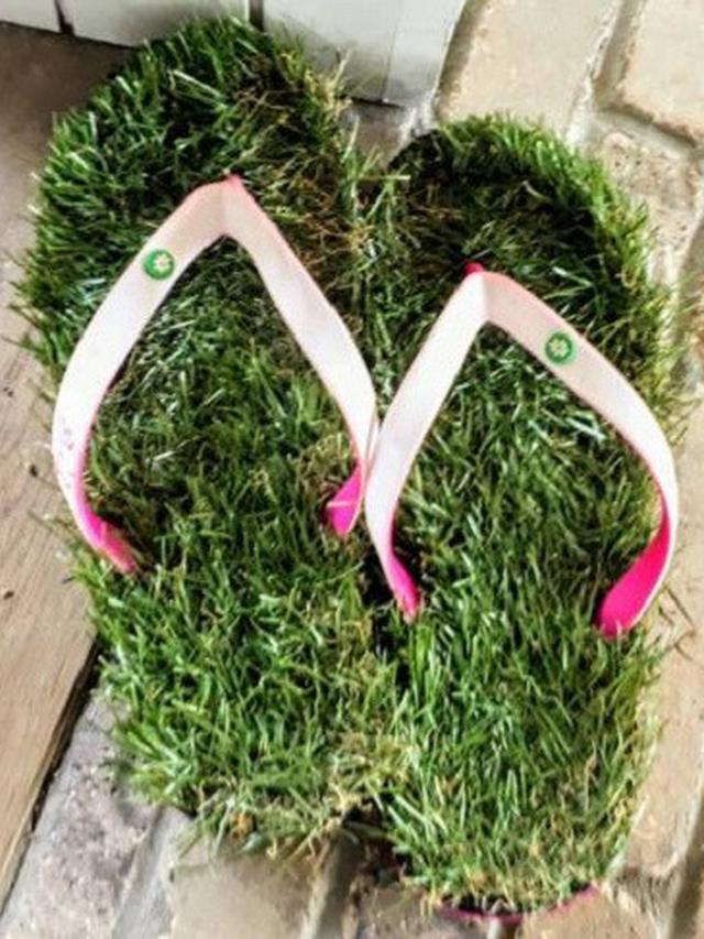 15 potret kocak sendal ini dijamin aman dari kehilangan pas taraweh © berbagai sumber 15 potret kocak sendal ini dijamin aman dari kehilangan pas taraweh © berbagai sumber