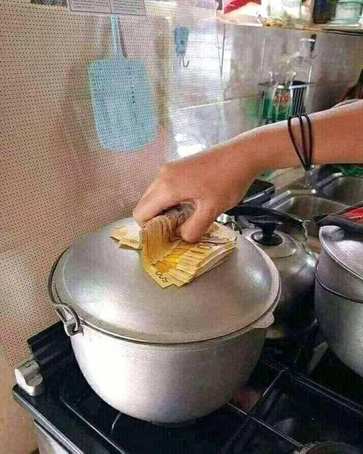 sultan pamer uang © berbagai sumber